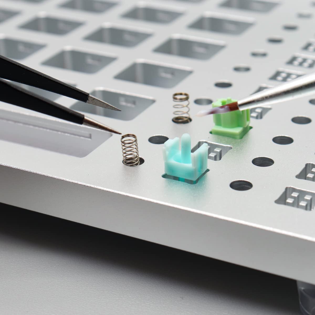 Metal Switch Lube Station Opener Acrylic Lube Station DIY Cover Removal Platform Keycaps Puller for Custom Cherry Mechanical Keyboard